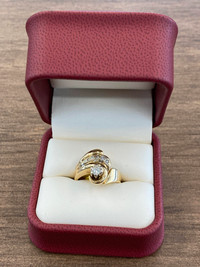 Beautiful 14K Gold & Diamond Fancy Swirl Ring