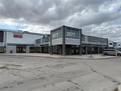 1L//Winnipeg/Turnkey operation, This fast food franchise restaurant located in very busy plaza.great...