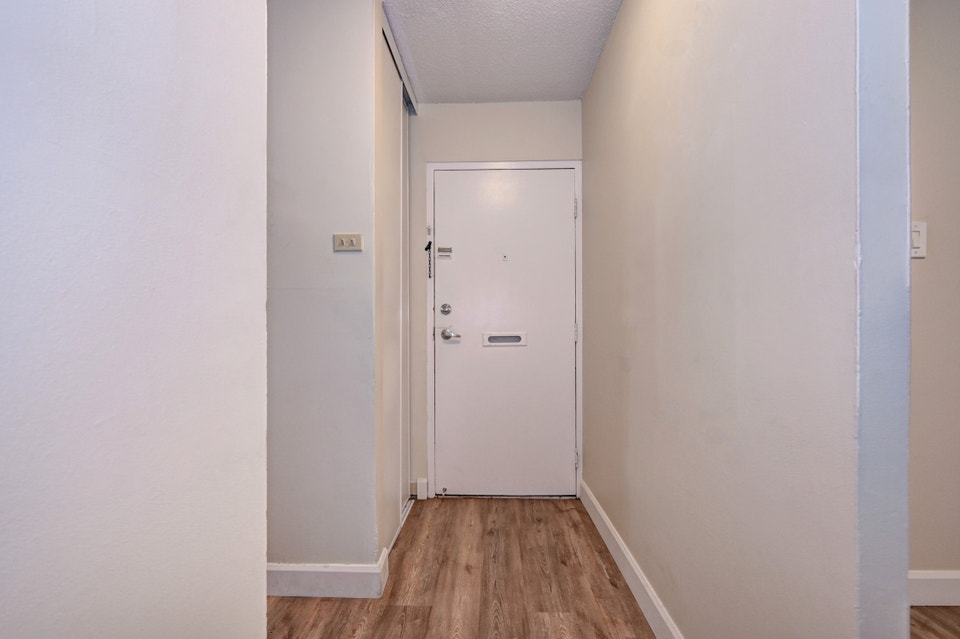 Westport Towers Apartments - 1 Bedroom + Den, 1 Bathroom Apartme 4