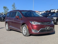 Come see this 2017 Chrysler Pacifica Touring-L Plus. Its Automatic transmission and Regular Unleaded... (image 1)