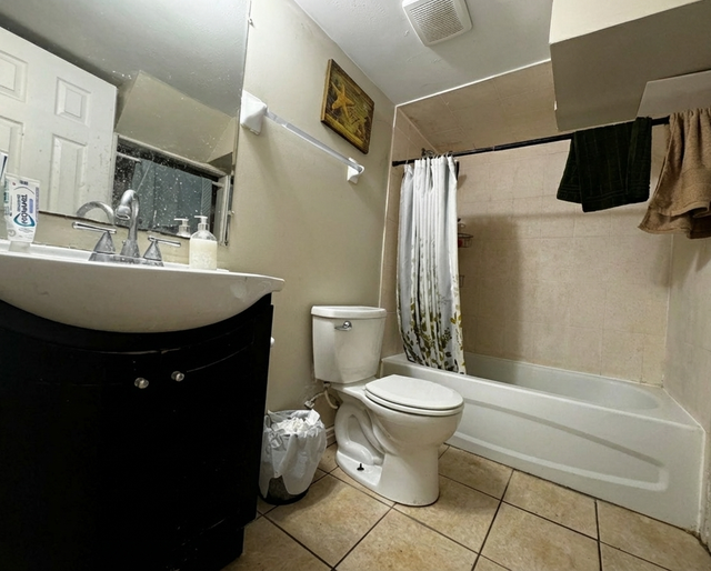 Student Room Available Close To Uptown/Laurier ( Unit B RM 1) in Long Term Rentals in Kitchener / Waterloo - Image 11