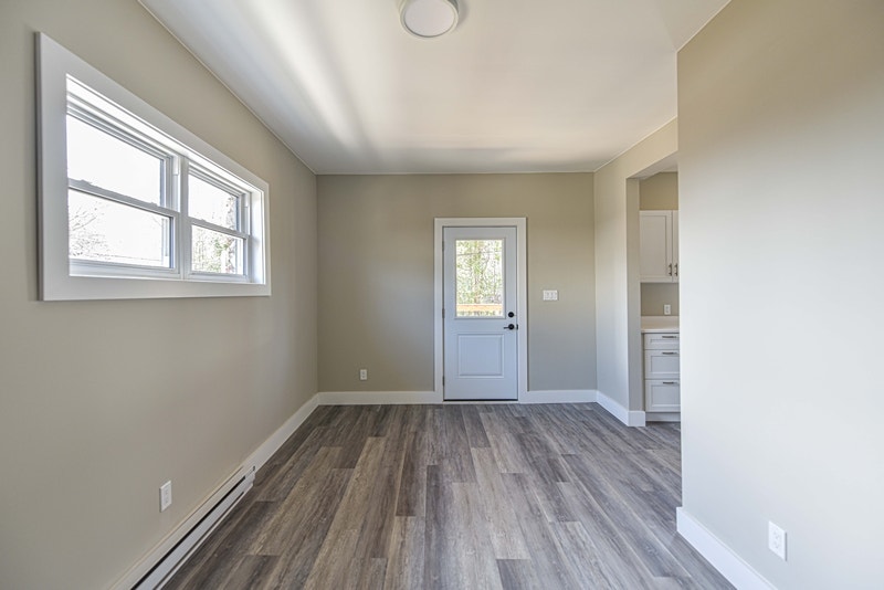 Beautiful, Newly Renovated 1 Bed Main Floor Unit 5