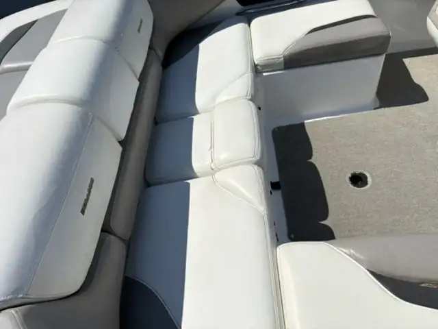 2010 Sea-Doo 230 CHALLENGER in Powerboats & Motorboats in Trenton - Image 3