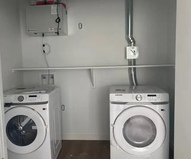 Wrap Around Deck; 2 bdrms+2 bthrm; SHIRAZ 50 + in Long Term Rentals in City of Halifax - Image 14