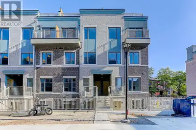 Located in South Etobicoke, Lake Shore. End Unit with more Sunshine and privacy. APPROX 702 Sqft 2 B...