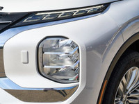 People can't stop talking about this widely acclaimed 2022 Mitsubishi Outlander ES | 4WD | Backup Ca... (image 8)