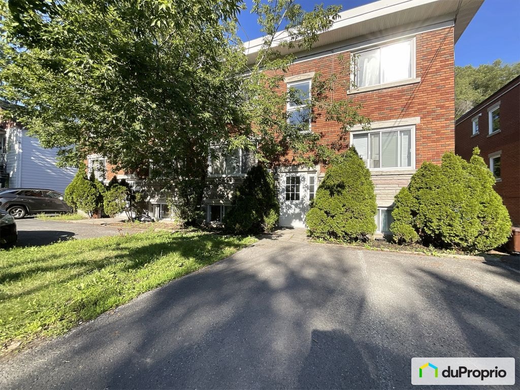 $745,000 - Triplex for sale in Longueuil (LeMoyne) — photo 1