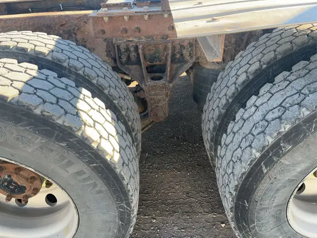 2016 Kenworth T800 in Heavy Trucks in Calgary - Image 10