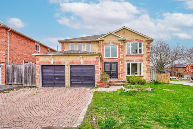 ⚡SUNNY AND BRIGHT 4 BEDROOM DETACHED HOME ON A CORNER LOT! in Houses for Sale in Oshawa / Durham Region
