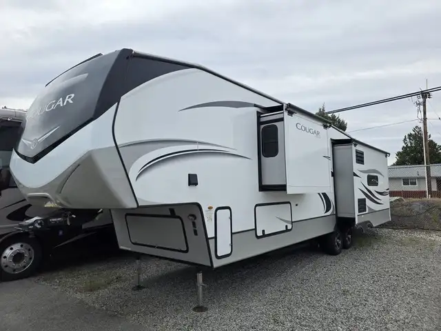 2022 Keystone RV Cougar Premium 355FBS in Travel Trailers & Campers in Penticton - Image 4