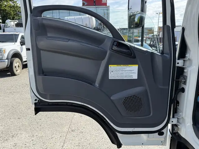 2019 Isuzu NRR 20 Foot Cube Van in Heavy Trucks in Delta/Surrey/Langley - Image 22