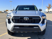 Turbocharged,Tow Hitch,Four Wheel Drive,Power Steering,4-Wheel Disc Brakes,Brake Assist,ABS,HD Radio... (image 2)