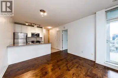 Live the quintessential West Coast lifestyle in this 1 Bed + Den 1 Bath home on Vancouver's iconic R...