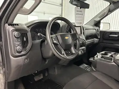 Chevrolet Silverado 1500 Custom Crew 4x4 157 po Mags Marche Pied Apple CarPlay Brake Control Hayon M...