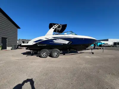 Bateau à turbine avec 2 moteurs Rotax supercharge Pas beaucoup utilisé 135 hrs Inspection faite Turb...