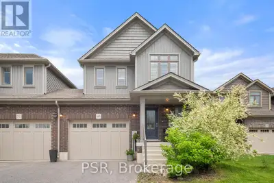 Welcome to 48 George Zubek Drive your gateway to the best of Southern Georgian Bay living. This move...