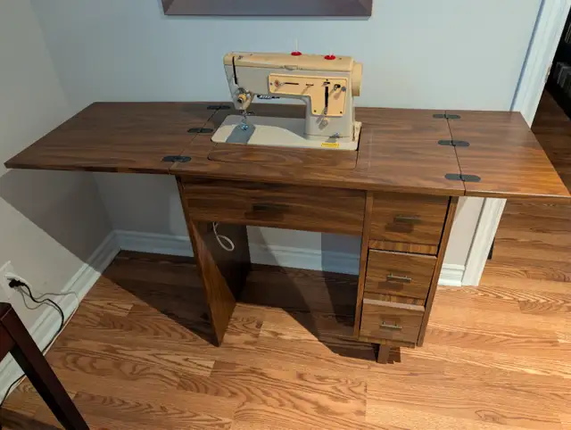 Machine à coudre Signer / Signer sewing table | Hobbies & Crafts ...