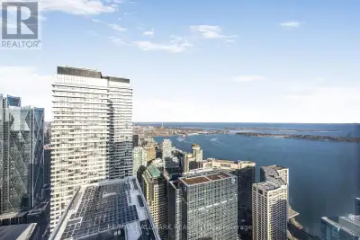 Panoramic Views Of Cn Tower And Lake Ontario! Stunning, Bright, Open Concept, 2 Bedroom, 2 Bathroom...