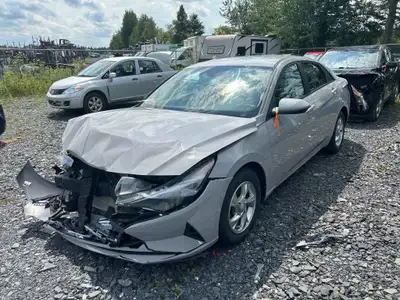 24-3061-21 HYUNDAI ELANTRA 26298 KM AIR BAGS DEPLOYE , AUTO EN MARCHE ,AUTO ACCIDENTE V.G.A , ,VOIR...