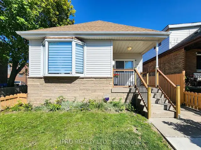 Beautifully renovated detached bungalow in Houses for Sale in Hamilton - Image 5