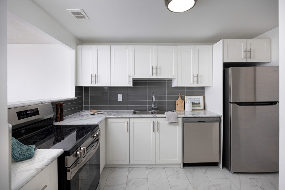 2 Large Bedroom Apartment for Rent - 440 McMurchy Avenue South 3