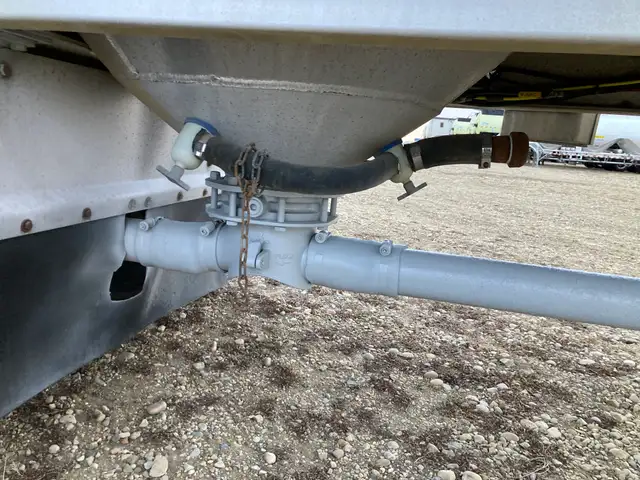2011 MAC 1480 Cubic Ft Dry Bulk / Pneumatic Tank Trailer in Heavy Equipment in Delta/Surrey/Langley - Image 27