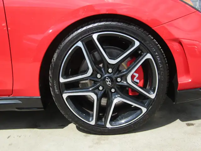 2022 Hyundai Veloster N N POWER 2.0L Turbo / Tech / Carplay / Na in Cars & Trucks in Calgary - Image 16