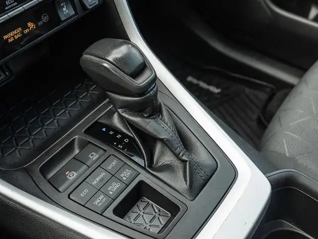 2022 Toyota RAV4 XLE AWD | Sunroof | Heated Steering | CarPlayS in Cars & Trucks in Guelph - Image 16