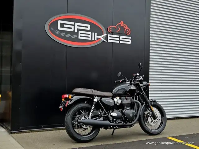 Triumph Bonneville T120 Black in Street, Cruisers & Choppers in Oshawa / Durham Region - Image 4