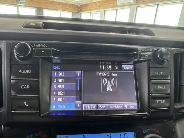 2018 Toyota RAV4 AWD XLE in Cars & Trucks in Longueuil / South Shore - Image 29