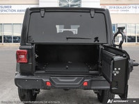 SIDE STEPS,BODY-COLOUR 3-PIECE HARDTOP,WHEELS: 18 X 7.5 MACHINED GREY PAINTED,BLACK MCKINLEY TRIMMED... (image 7)