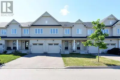 PERFECT LOCATION for a FREEHOLD TOWNHOUSE!!! Located right off HWY 406. Just over 4 Years NEW and ve...