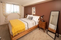 Conveniently located beside Lincoln Fields Shopping Centre near Britannia Beach, Lakeview Apartments... (image 8)