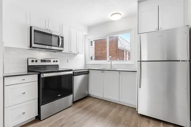 3 Bedrooms House for Rent - 120 Beaverbrook Lane in Long Term Rentals in Ottawa - Image 2