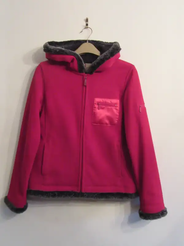 Red Riding Hood Jacket with Zipper & 2 Pockets, Hood in Women's - Tops & Outerwear in City of Montréal - Image 2
