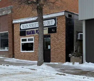 R33//Melita/Well known takeout restaurant for sale in Melita! Check out this 'Main Street Takeout',...