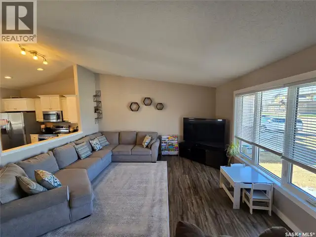 752 McTaggart DRIVE Weyburn, Saskatchewan in Houses for Sale in Regina - Image 10