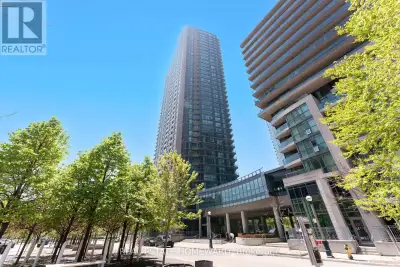 Bright and beautifully furnished 1-bedroom condo in the heart of Fort York, offering fantastic views...