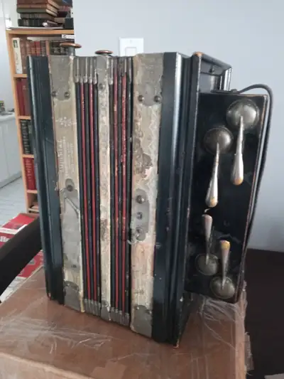 Accordéon allemand antique, View more