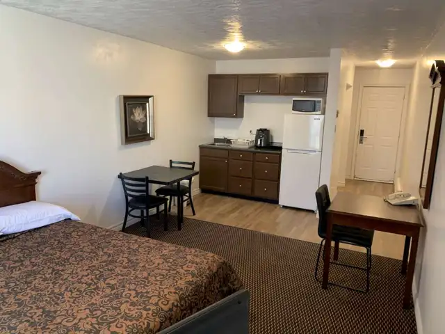 Studio Apt Furnished as Hotel Suite (ottawa)628666620638731215