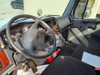 Ryder Stock ID: 295066 Transmission Type/Speed: AUTO 10 Engine: DIESEL DD13'17 370/1650 Horse Power:... (image 8)