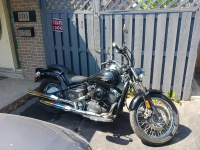 Price to sell $2800 Firm 2006 Yamaha 650cc V-Star Classic last summer 2 spark plugs changed oil and...