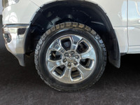 Powerful 5.7L HEMI VVT V8 w/FuelSaver MDS and 8-speed automatic. Features Heavy-Duty Engine Cooling,... (image 8)