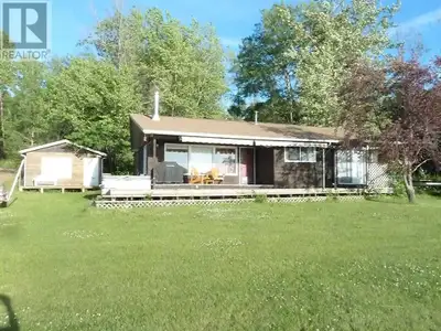Fabulous 3 bedroom seasonal lakefront cabin situated in Bayview Beach on beautiful Lac La Biche Lake...