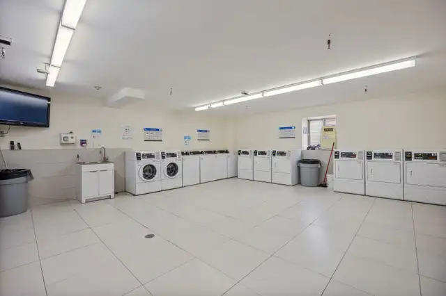 Beautiful Large Bachelor/Studio Apartment for Rent in Long Term Rentals in City of Toronto - Image 15