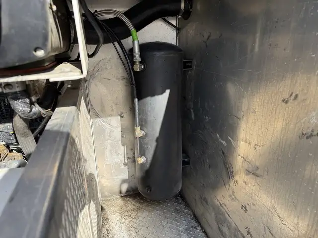 2024 Ford F-550 Crew Cab 4x4 Service Truck with Welder and Compr in Heavy Trucks in City of Montréal - Image 36