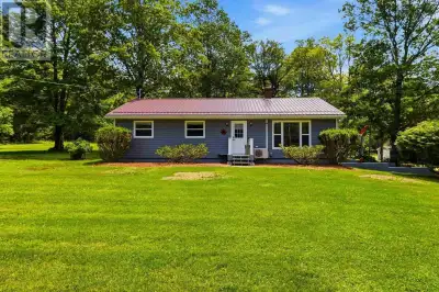 Visit REALTOR® website for additional information. A move-in-ready bungalow offering privacy, comfor...