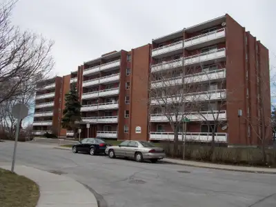 209 OAKLAND DRIVE, HAMILTON 1 + 2 Bedrooms also available 1 bedrooms - $1600 2 bedrooms - $1799 -Wat...