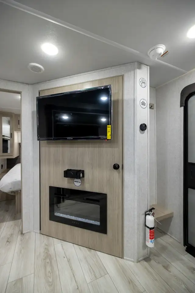 2026 Forest River EASTY TO WEST DELLA TERRA 275BH BUNKS BUNK MOD in Travel Trailers & Campers in Regina - Image 8