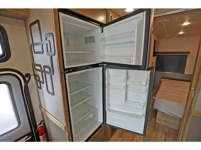 2020 Holiday Rambler Admiral 28A 2 extension Classe A 2020 in RVs & Motorhomes in Laval / North Shore - Image 13